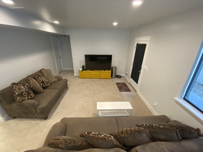 Building Photo - 118 N Stone Gate Dr