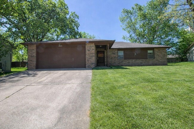 Building Photo - 2011 Bridgewater Dr