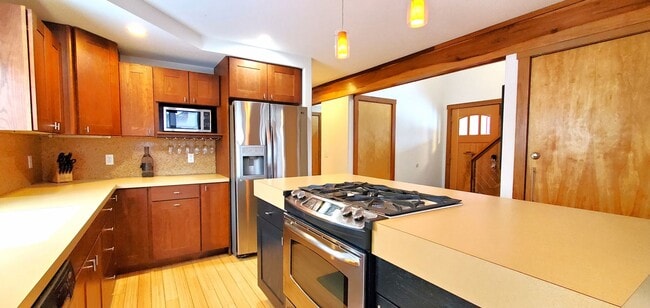 Photo - Fully Furnished Monthly Off-Season Gem!