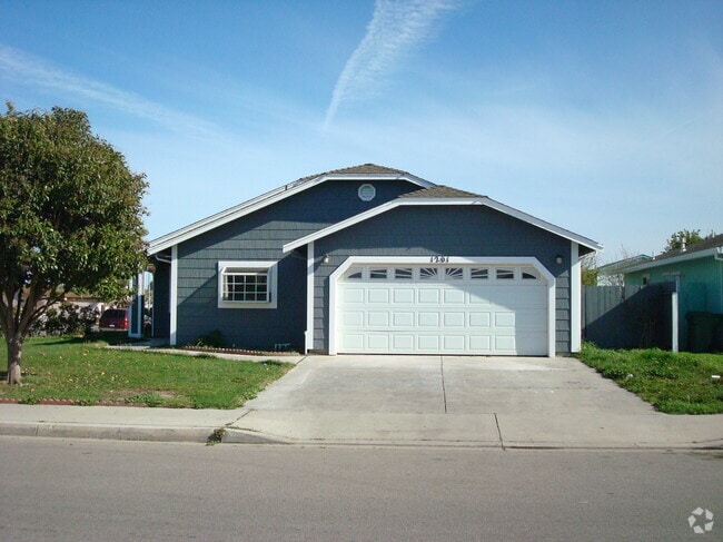 Building Photo - 1201 Morris Ave Rental