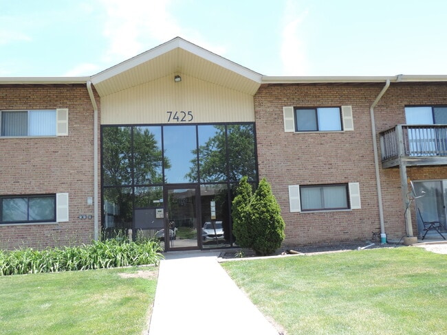 Photo - 7425 Brookdale Dr Unit 2-202
