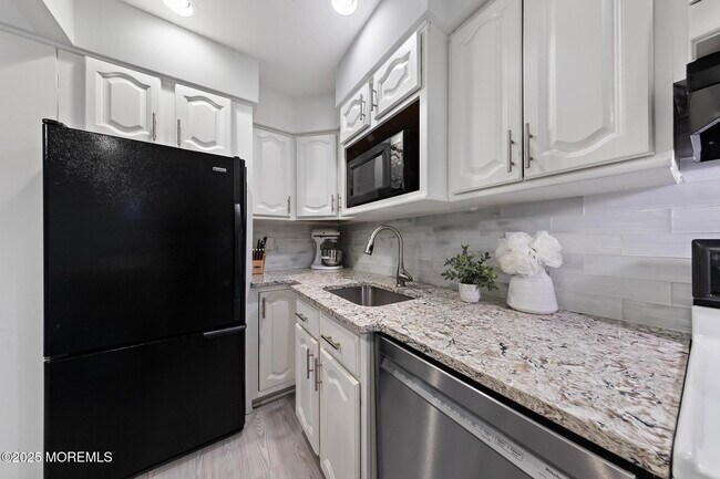 Photo - 1382 Ocean Ave Unit C4