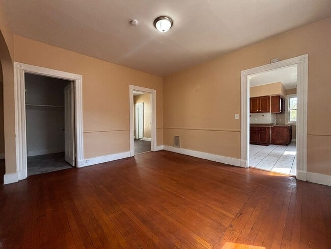 Building Photo - 37-39 Hotchkiss St Unit 1st Floor