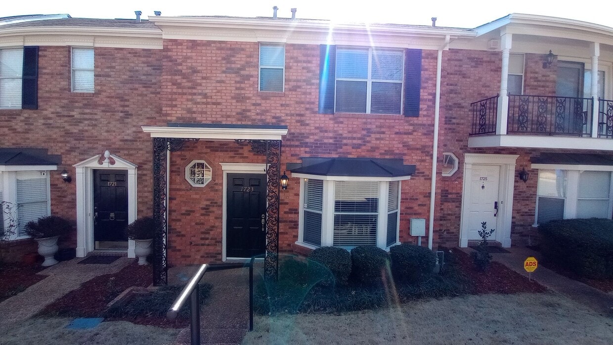 2 bedroom 2.5 bath Cond in Reston Place - 2 bedroom 2.5 bath Cond in Reston Place