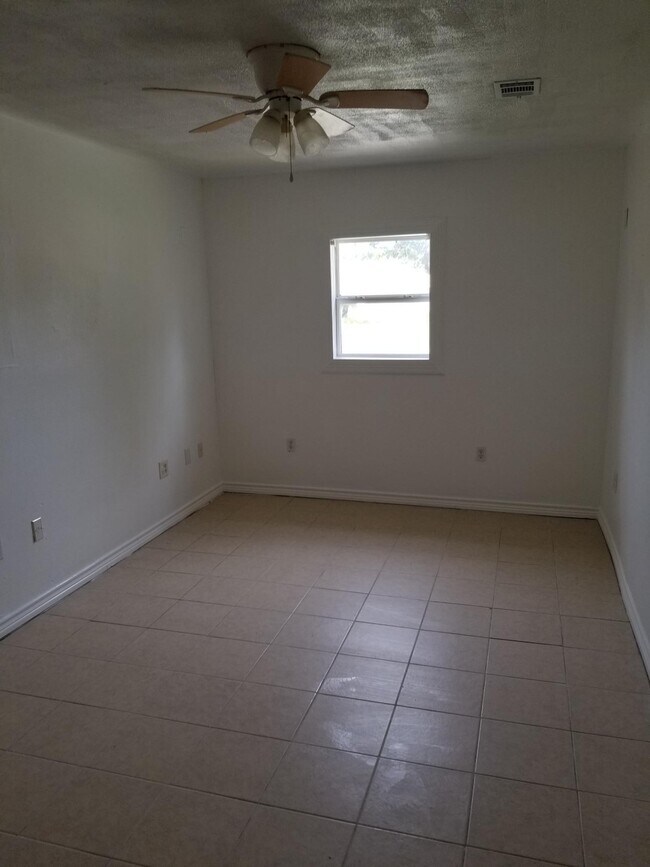 Photo - 5421 Hazel St