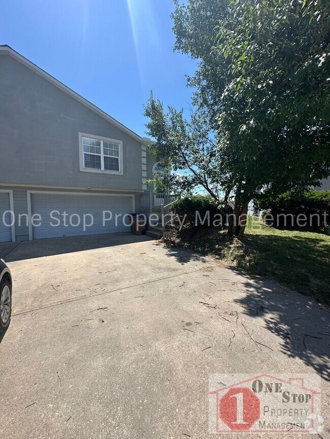 Building Photo - Spacious 3 Bed, 3 Bath Home in Raymore wit...