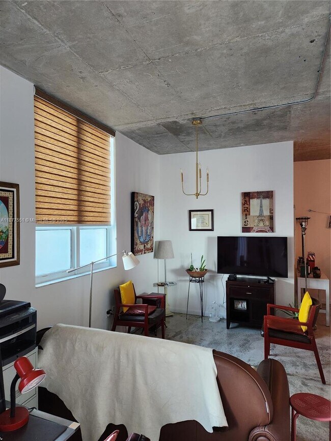 Photo - 234 NE 3rd St Unidad 1104