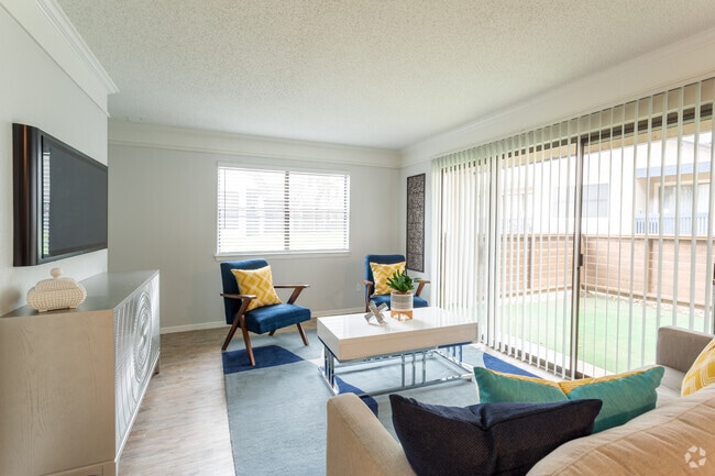 2BR, 2BA - 850SF