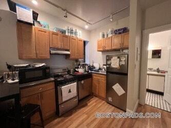 Photo - 833 Beacon St Unidad 104