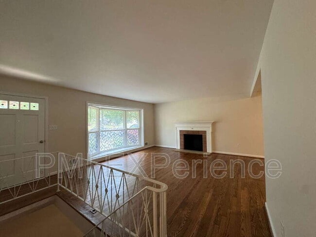 Photo - 6405 Roberts Dr