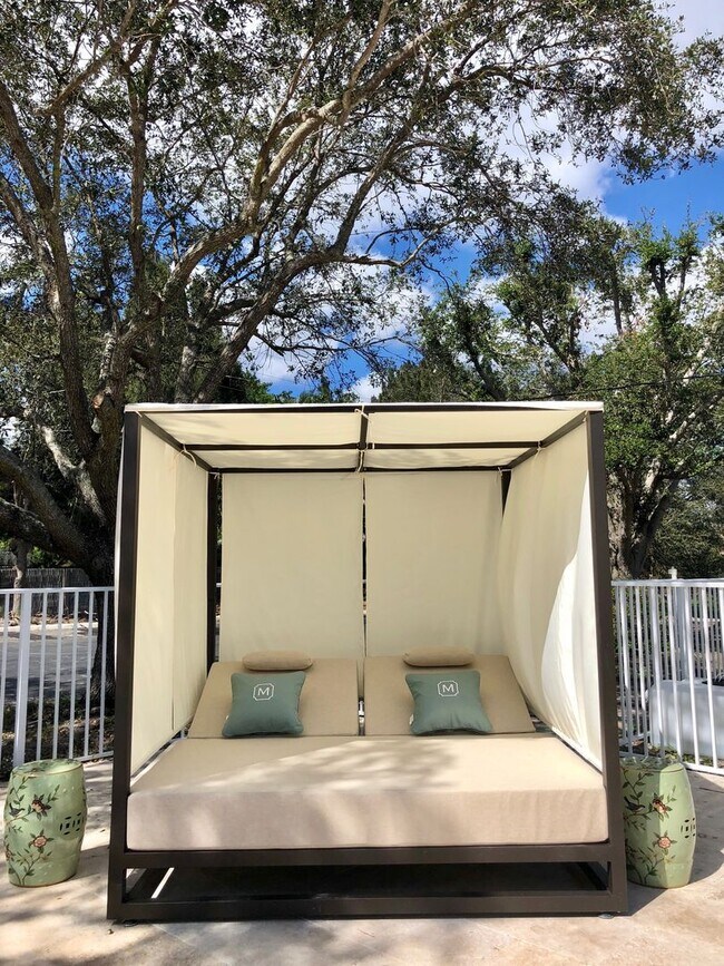 Maridadi West Palm Beach