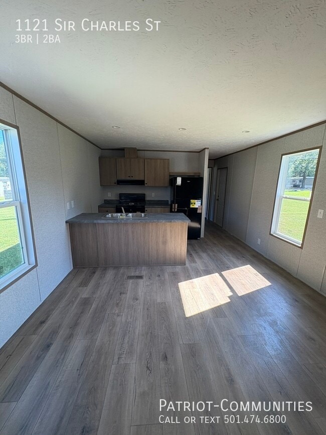 Photo - 1121 Sir Charles St