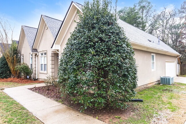 Photo - 1001 Saddlecreek Pkwy