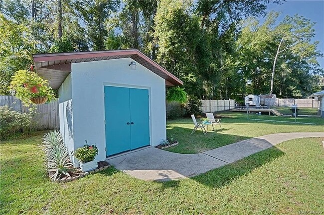 Photo - 215 Daffodil St