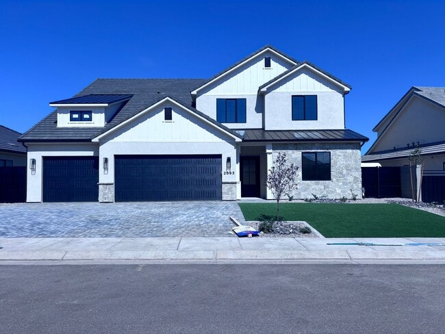 Building Photo - Brand New 6 Bed 4 bath home with built in ...