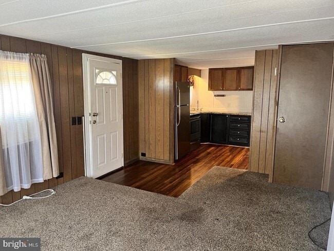 Photo - 17813 Sherman Ave