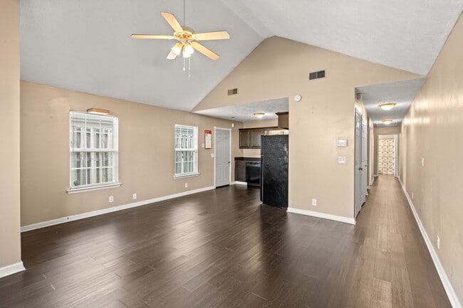 Photo - 1576 Chariot Dr