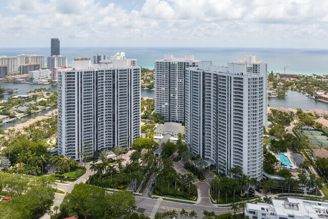 Photo - North Tower at the Point