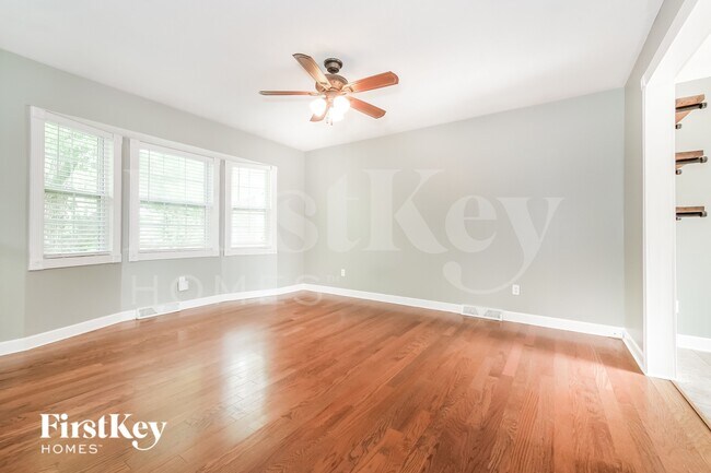 Photo - 1903 Karlton Way