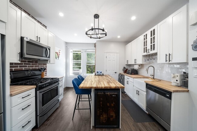 Building Photo - 813 Willow Ave Unit 2N