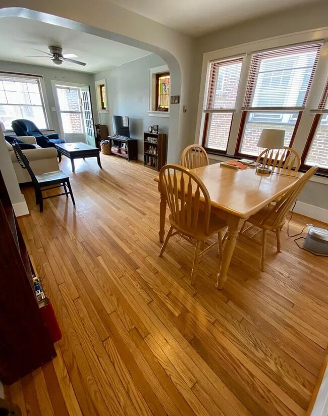 Photo - 4937-4939-4939 Winona Ave Unit 4939