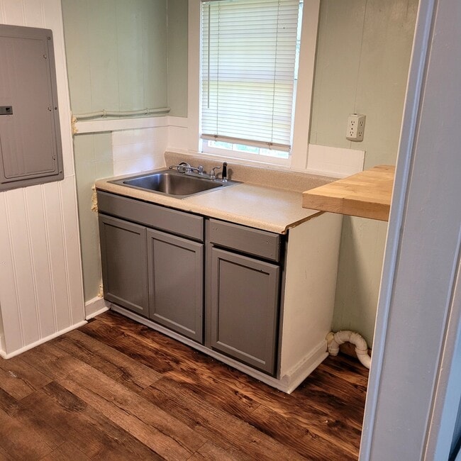 Photo - 4510 Hwy Ave