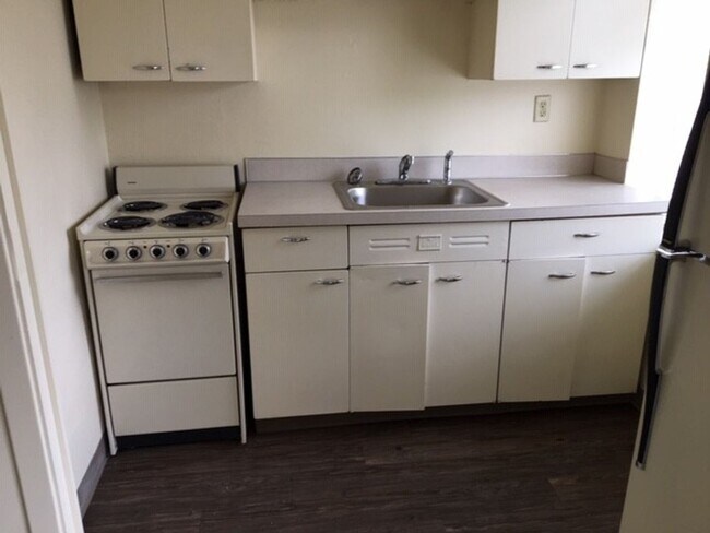 Photo - Eugene Manor Apartments