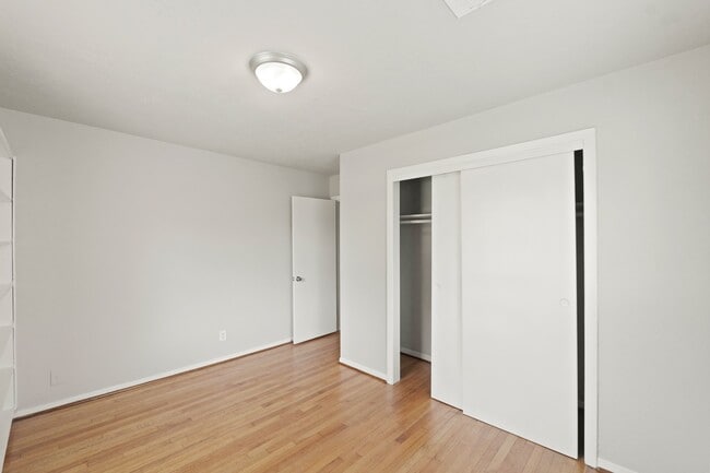 Building Photo - 326 Brookview St