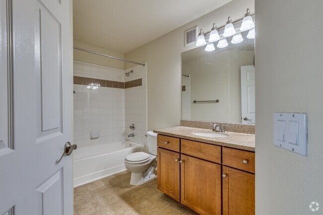 2 BR, 2 BA (Geneva) - 994 SF
