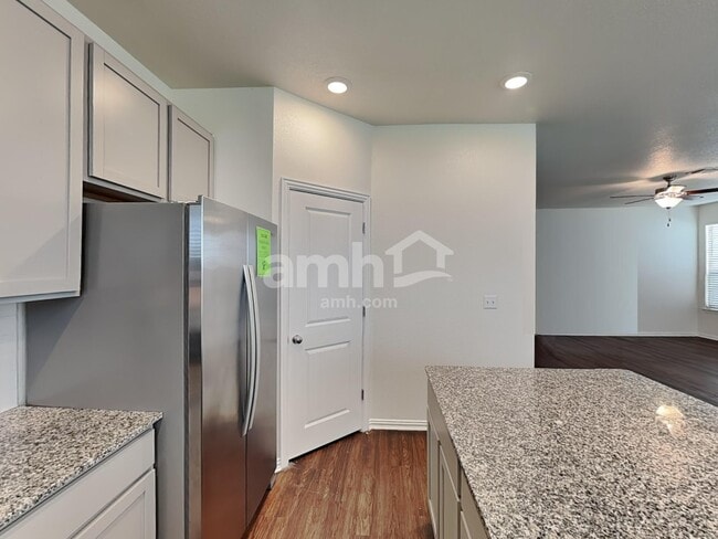 Photo - 2733 Wolfcreek