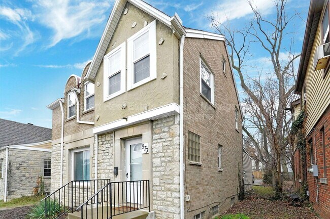 Photo - 973 Kelton Ave