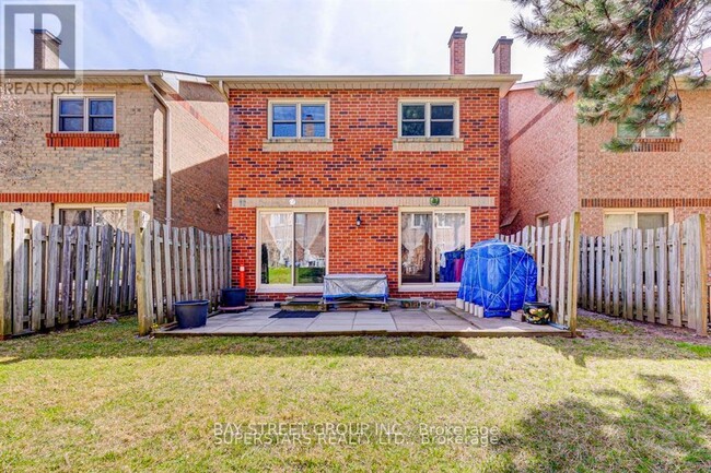 Photo - 22 Cardwell Av.