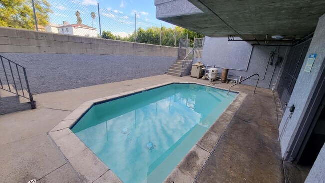 13347 Victory Blvd Unidad 201
