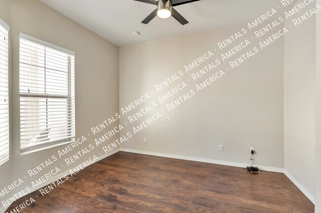 Building Photo - 561 E Via Puente De La Lluvia