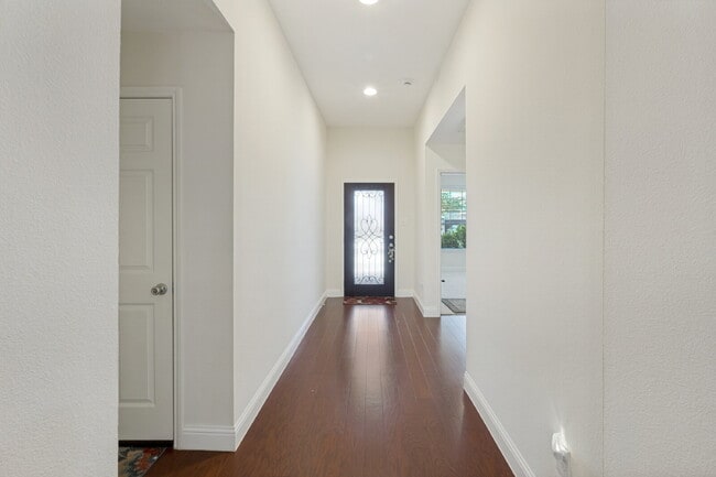 Photo - Beautiful Open-Concept Home with Large Backyard