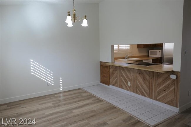 Photo - 3335 Racquet St