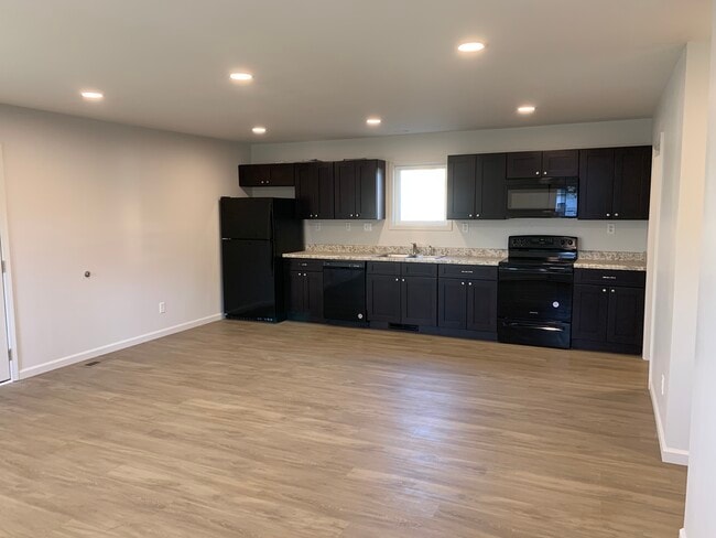 Kitchen - 1422 Chestnut St Unit B