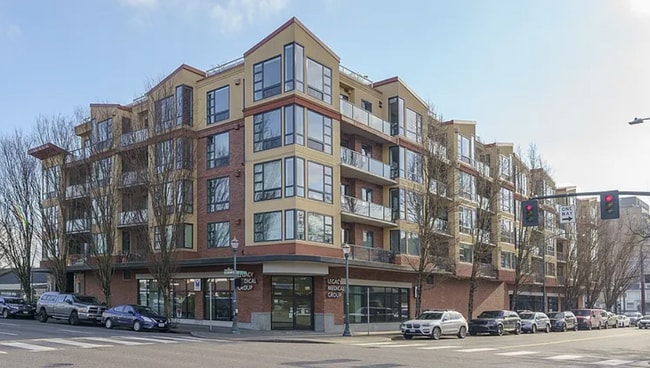 Building Photo - 1620 NE Broadway St Unit 416