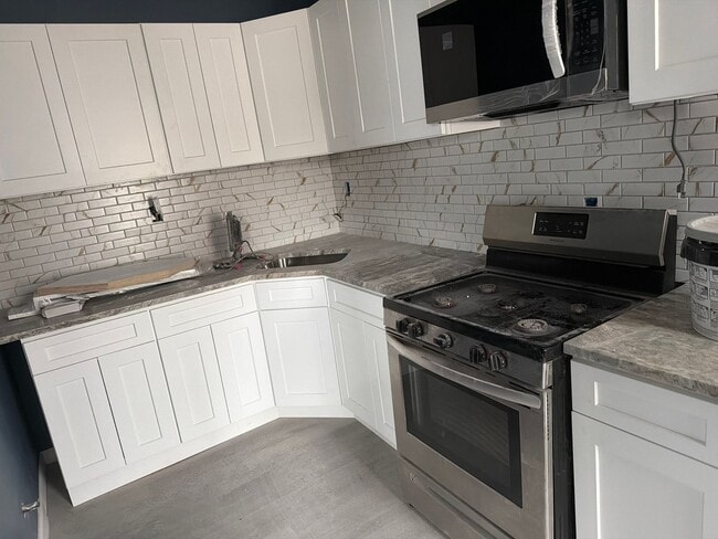 Photo - 566-568 Hawthorne Ave