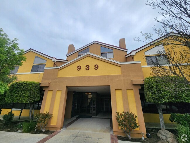 Building Photo - Downtown San Carlos 2 bedroom Unit # 208 Rental