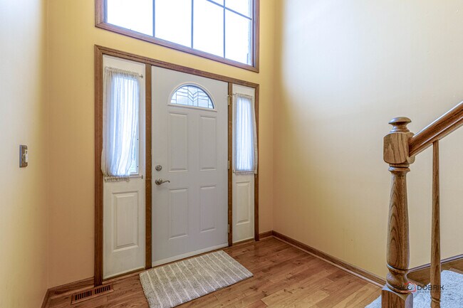 Photo - 1551 Crowfoot Cir N