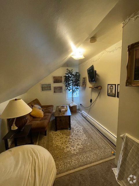 Building Photo - 388 Manchester St Unit 3 Rental