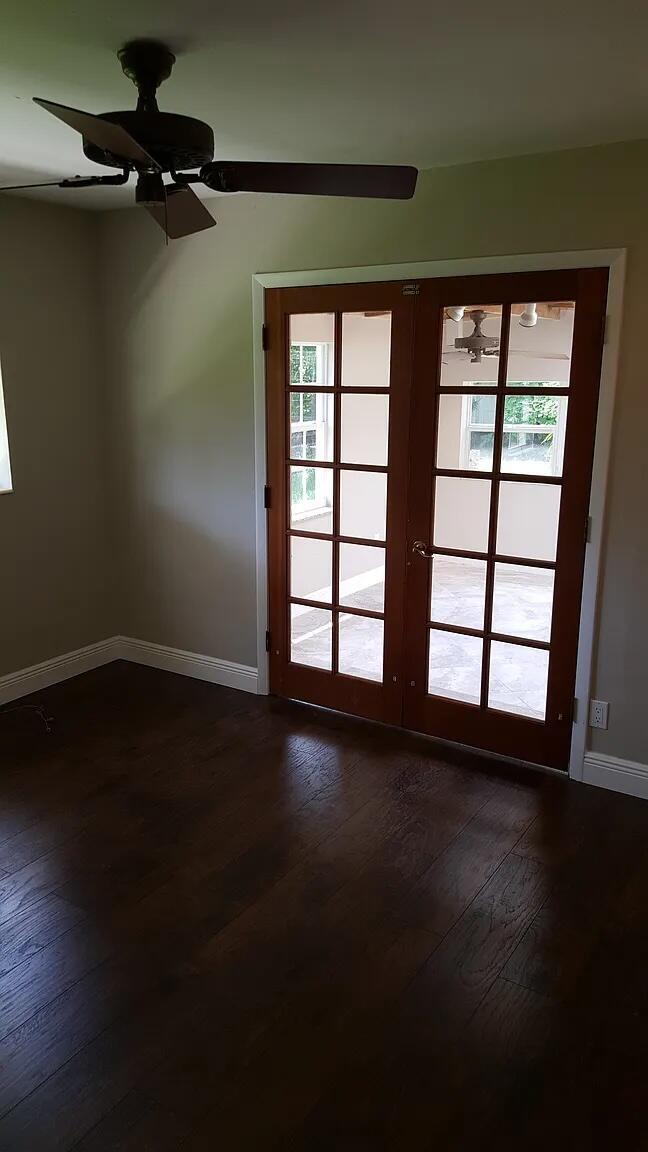 Photo - 160 NW 7th St