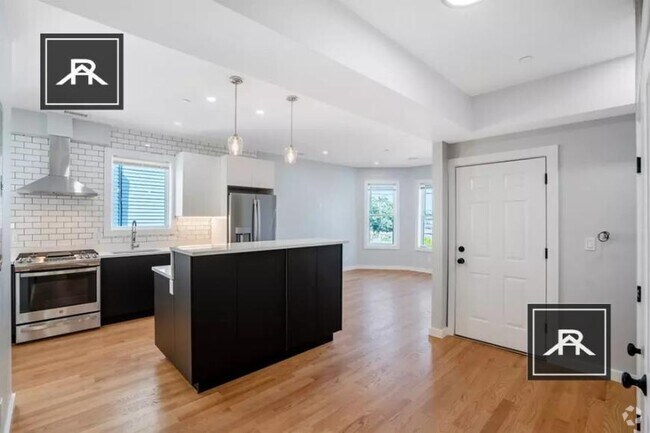 Building Photo - 3 bedroom in Allston MA 02134 Unit 3 COPY Rental