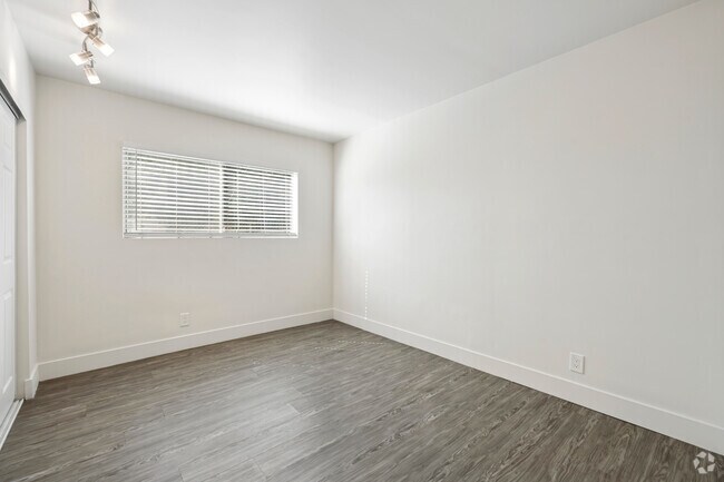 2BR, 1BA - 900SF - Second Bedroom