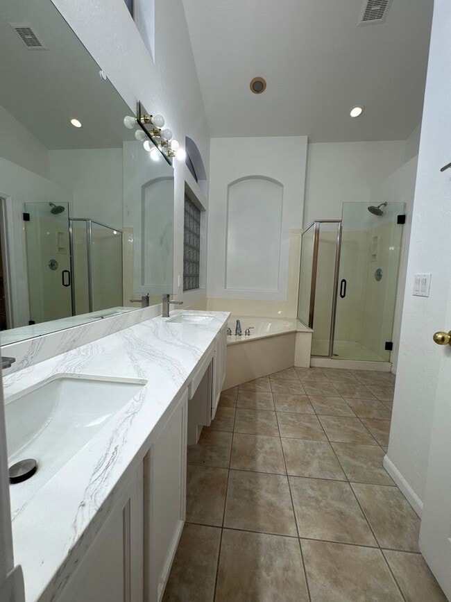 Photo - Upgraded home in Glendale with Pool