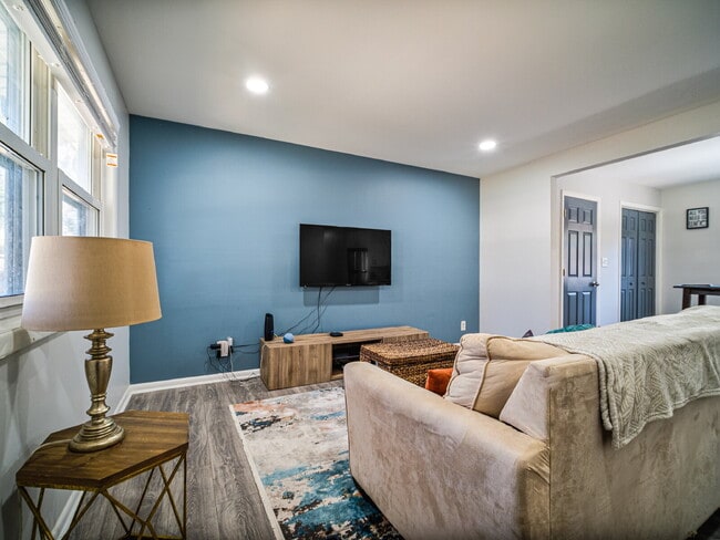 Photo - "Charming 2-Bedroom Retreat with Granite Elegance on Thornton Road!"