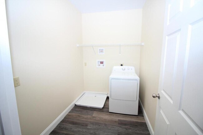 Photo - 1665 Kenton Rd