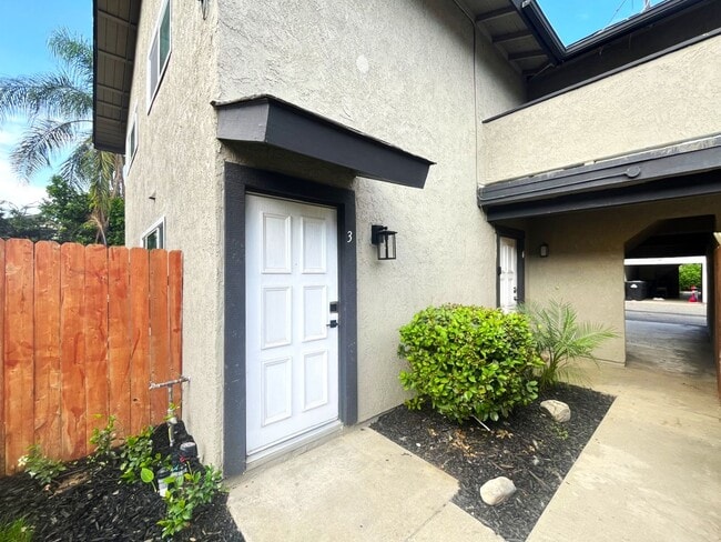Building Photo - 1708 E Fairfield Ct Unit 3