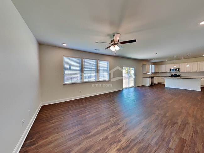 Photo - 768 Carnaby Ln